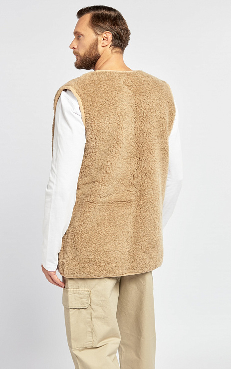 Жилет меховой из верблюжьей шерсти на пуговицах 